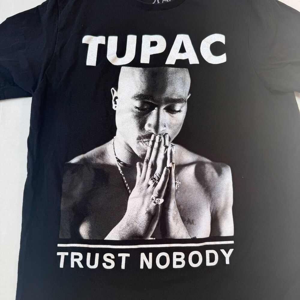 Tupac Graphic T Shirt Mens Size M Cotton Black and White Trust Nobody Rapper